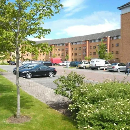Sleek & Modern 2Br - Easy Access To City Centre Glasgow Exterior photo