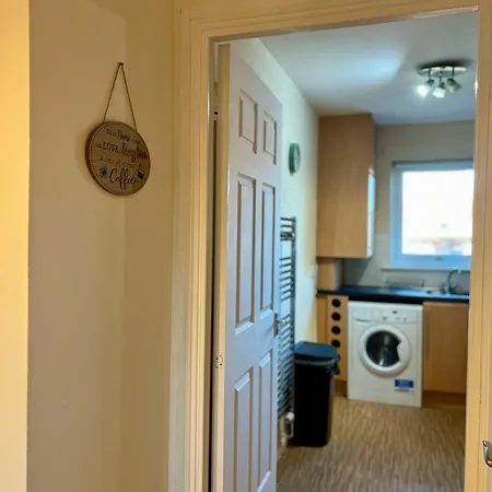 Sleek & Modern 2Br - Easy Access To City Centre Glasgow Exterior photo