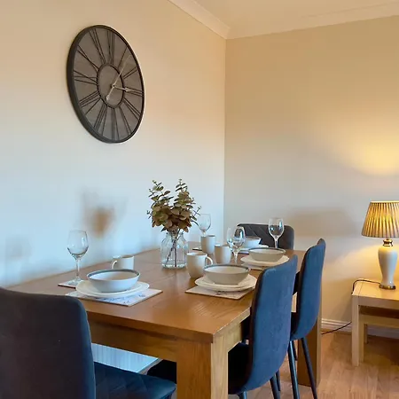 Sleek & Modern 2Br - Easy Access To City Centre Glasgow Exterior photo