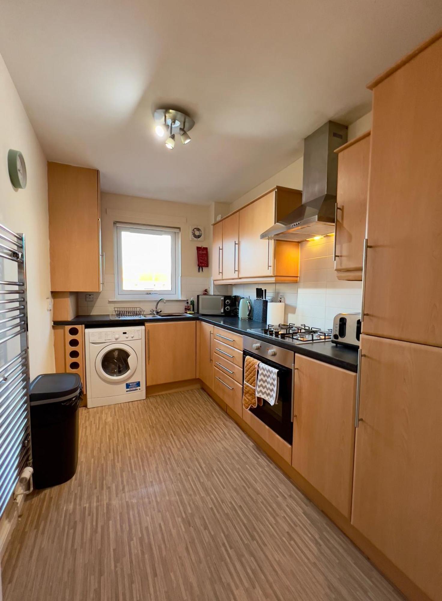 Sleek & Modern 2br - Easy Access To Centre *