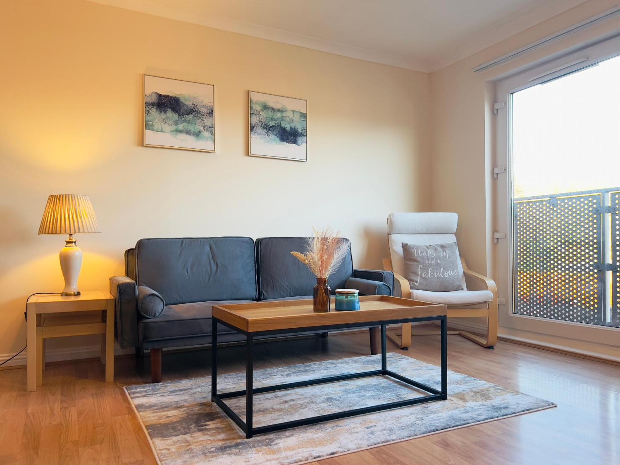 Sleek & Modern 2br - Easy Access To Centre *