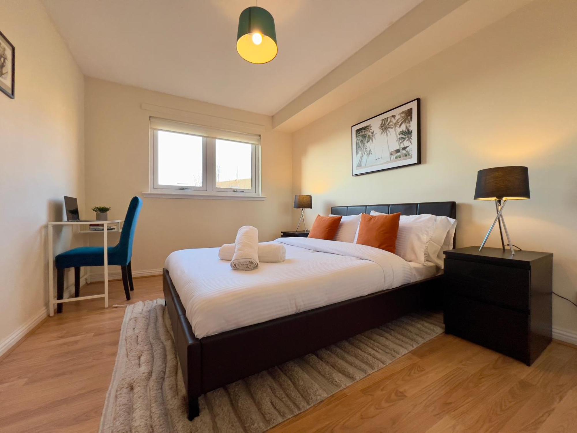 Sleek & Modern 2br - Easy Access To Centre