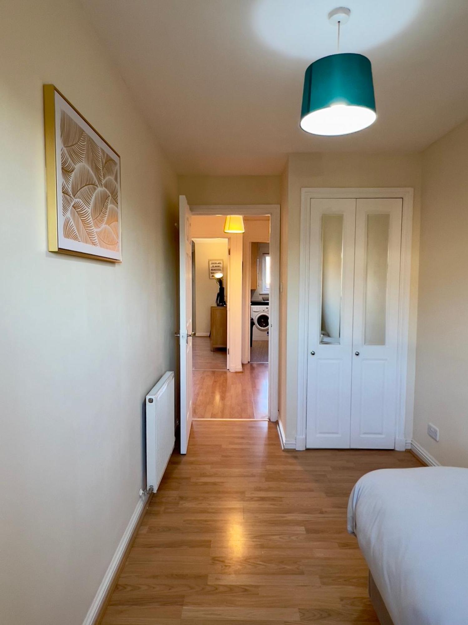 Sleek & Modern 2br - Easy Access To Centre