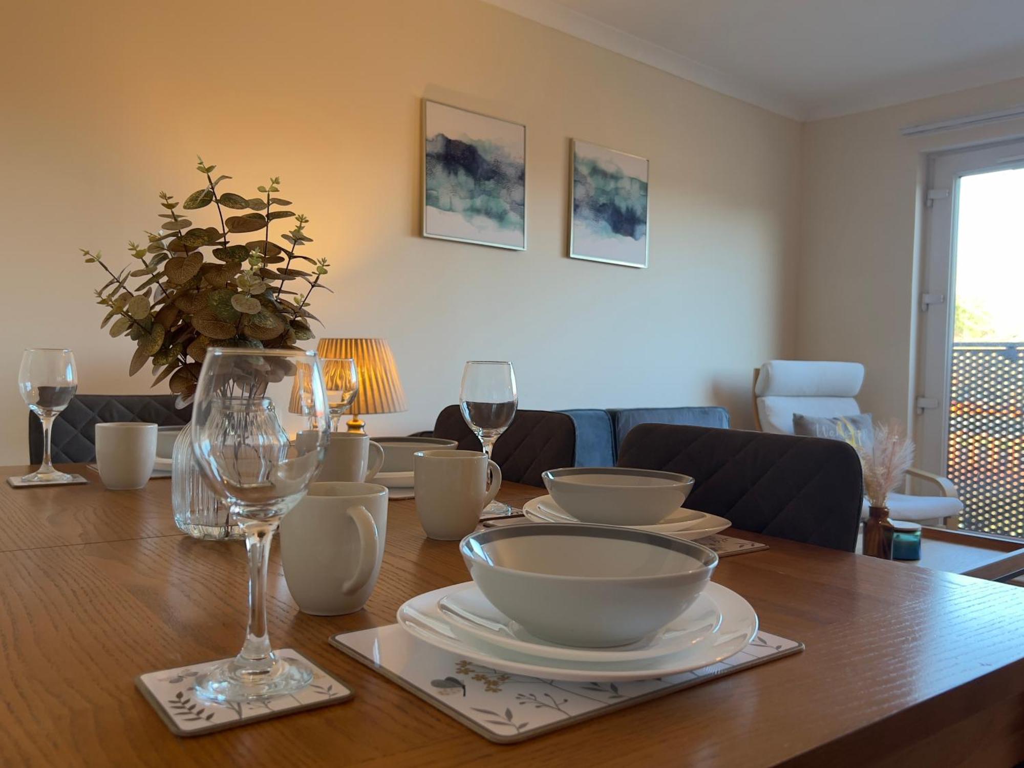 Sleek & Modern 2br - Easy Access To Centre *