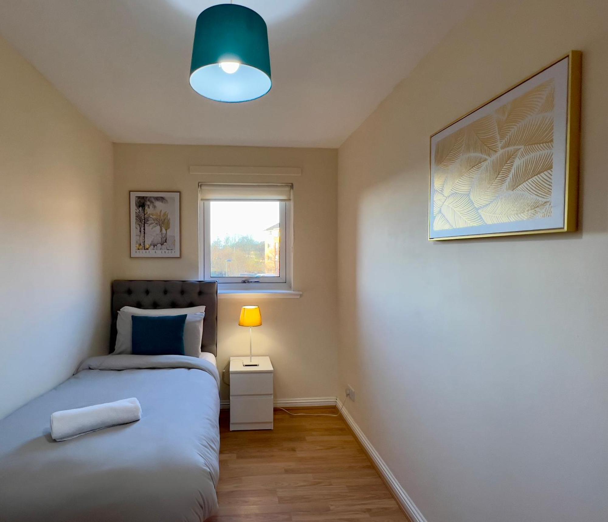 Sleek & Modern 2br - Easy Access To Centre