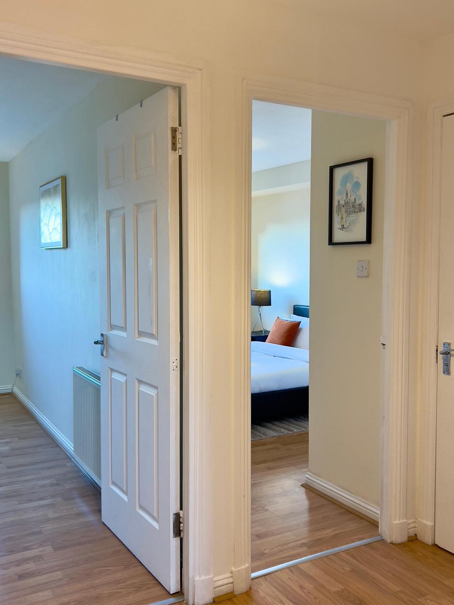 Apartment Sleek & Modern 2br - Easy Access To Centre *