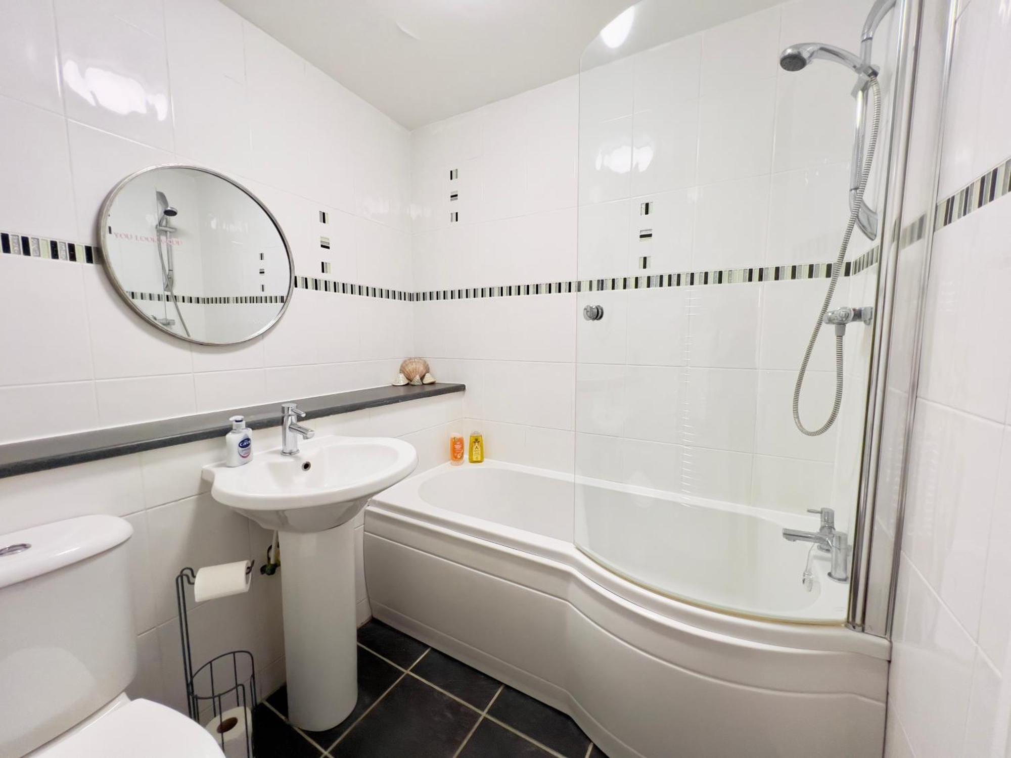 Sleek & Modern 2br - Easy Access To Centre Apartment Glasgow