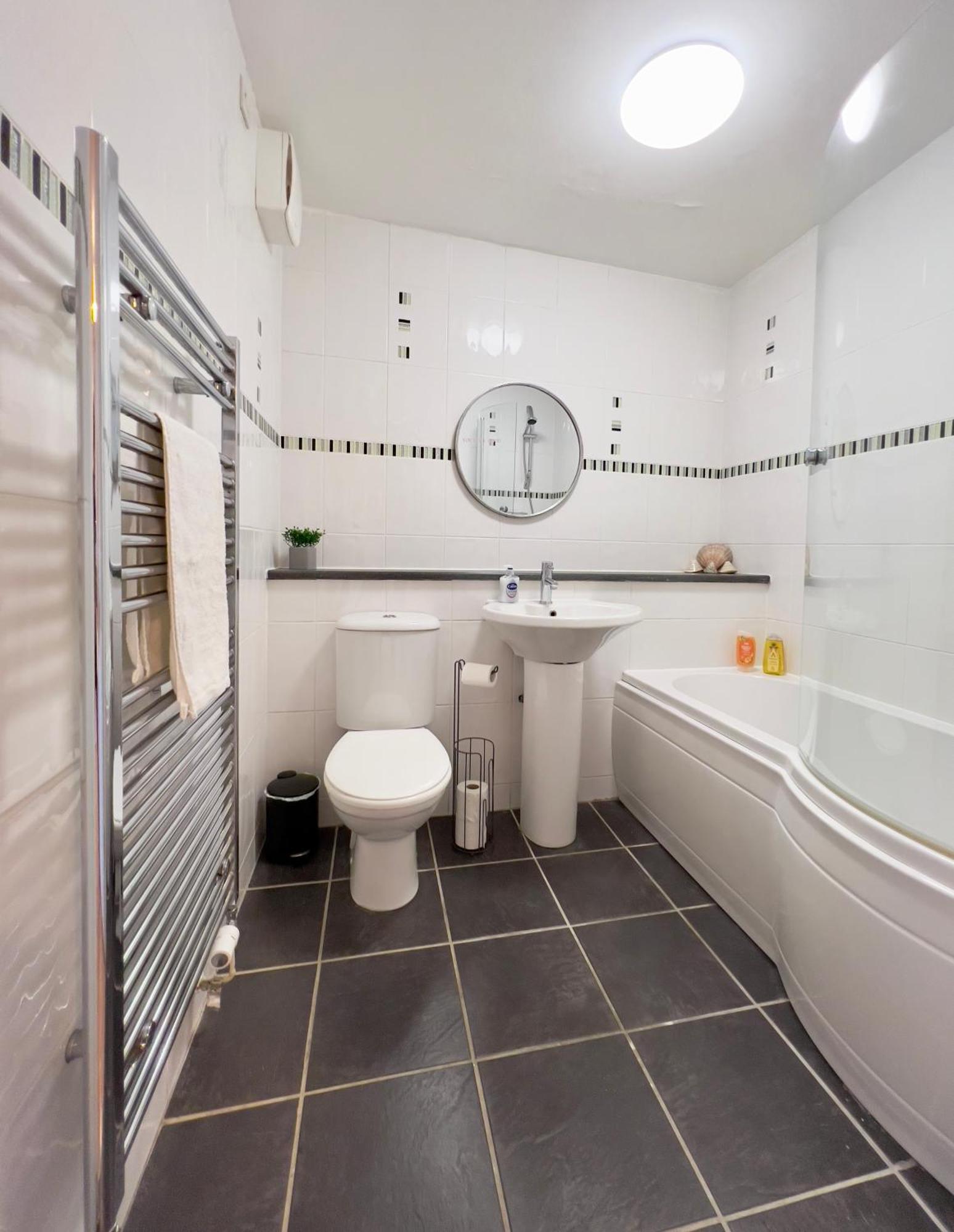 Sleek & Modern 2br - Easy Access To Centre * Glasgow