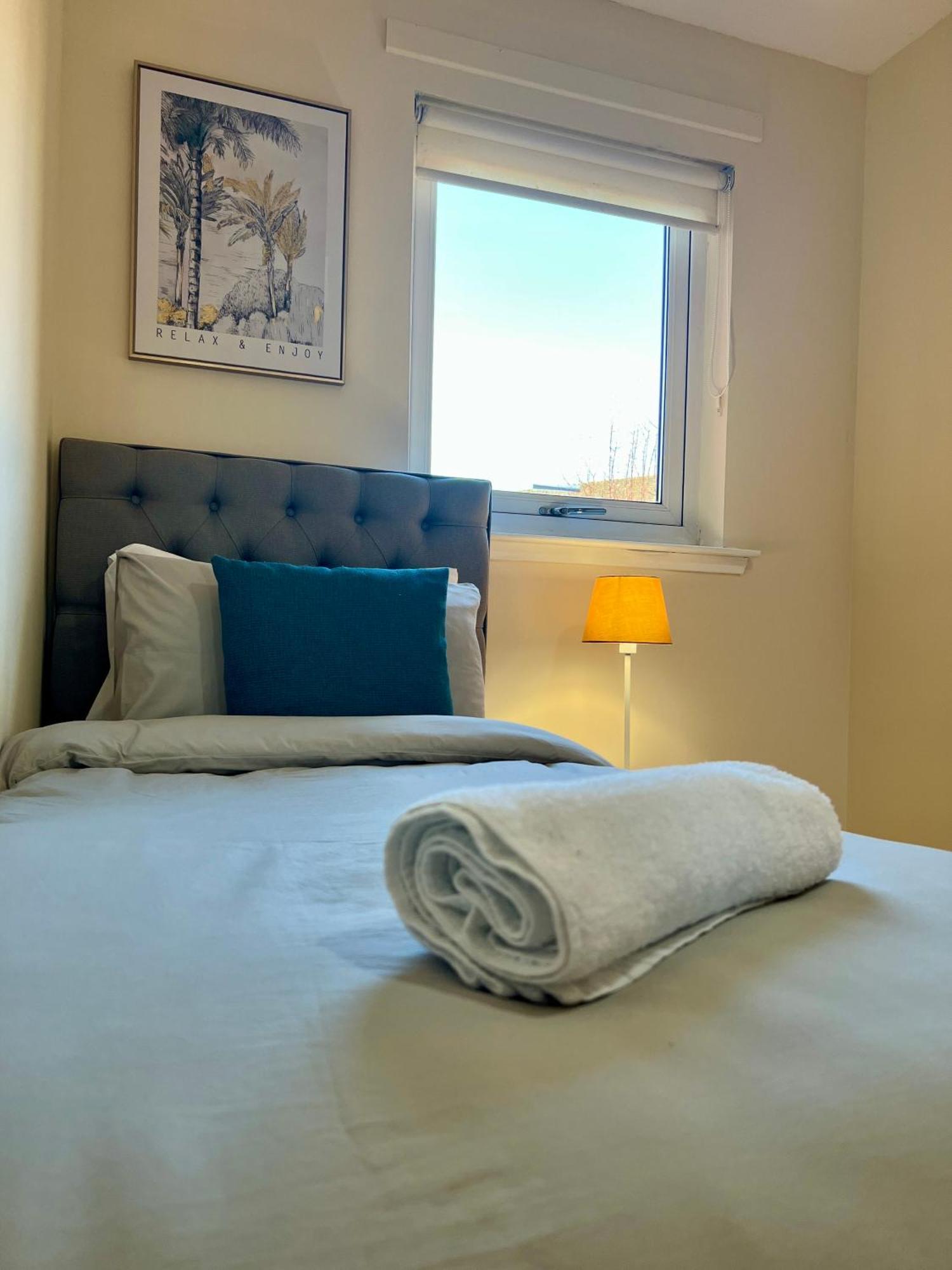 Sleek & Modern 2br - Easy Access To Centre Apartment