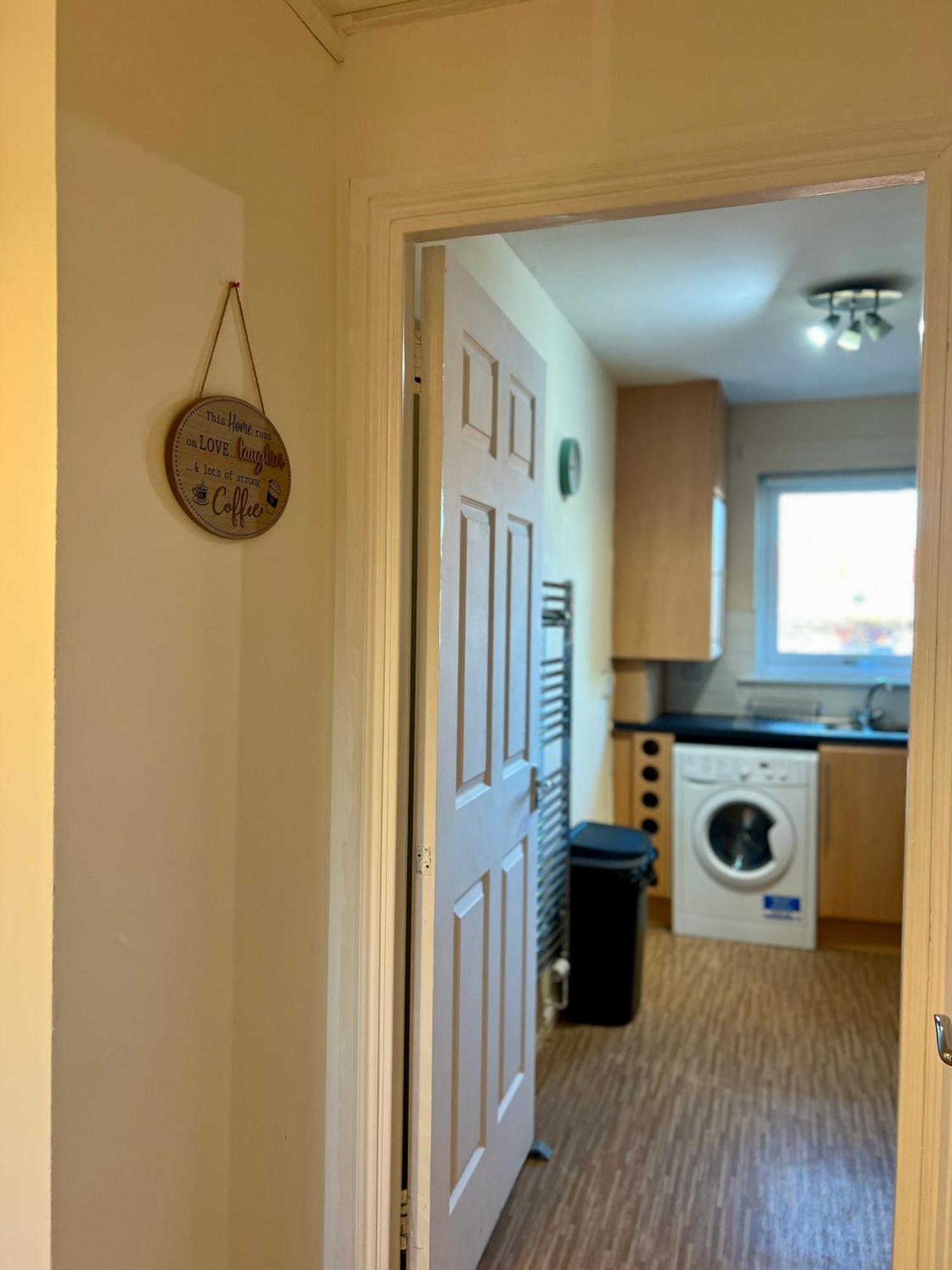 Apartment Sleek & Modern 2br - Easy Access To Centre