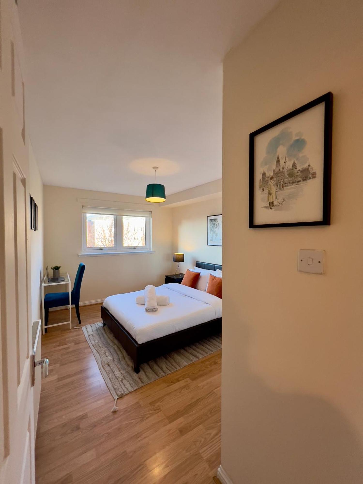 Sleek & Modern 2br - Easy Access To Centre Apartment