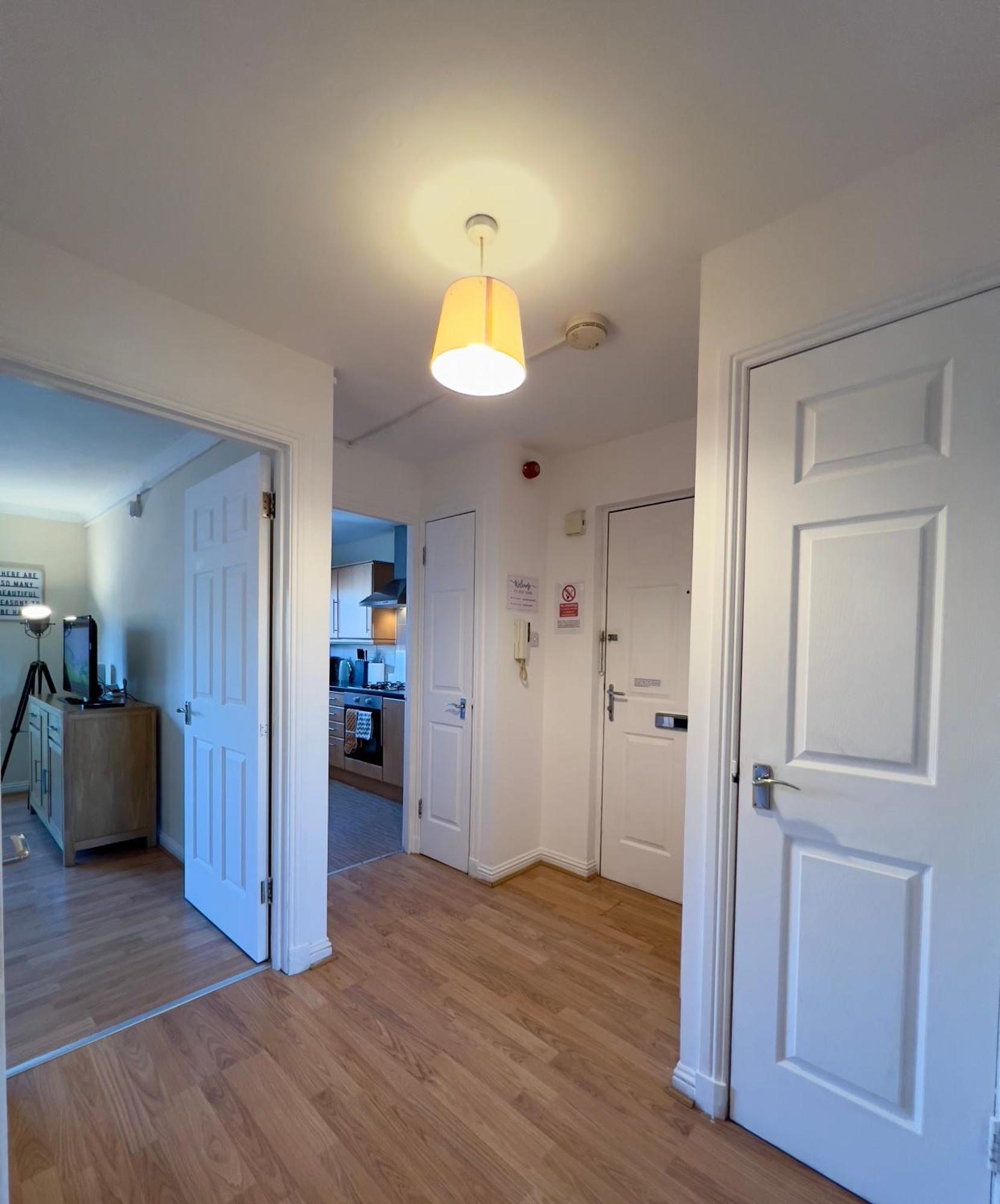 Apartment Sleek & Modern 2br - Easy Access To Centre *