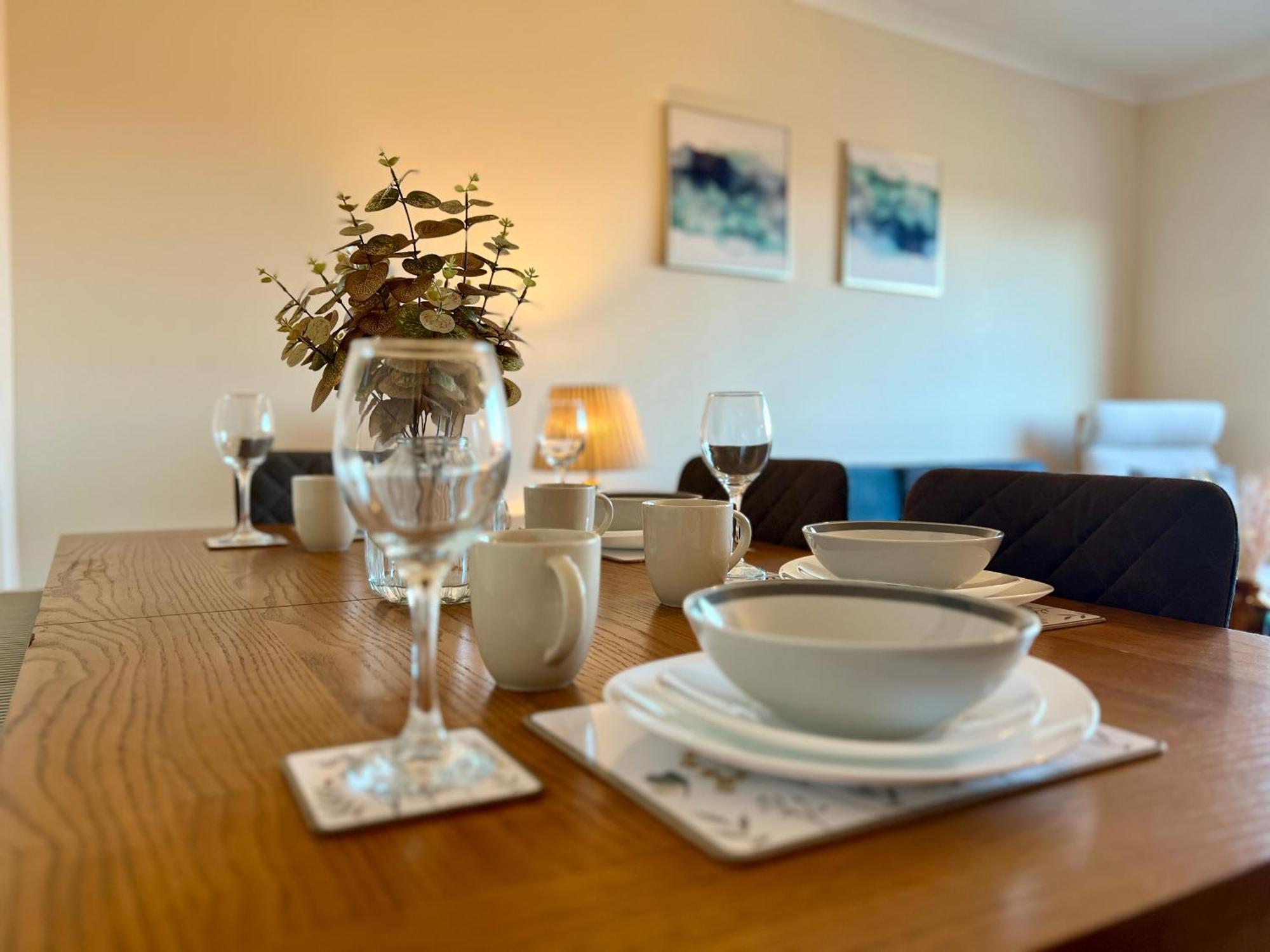 Sleek & Modern 2br - Easy Access To Centre *
