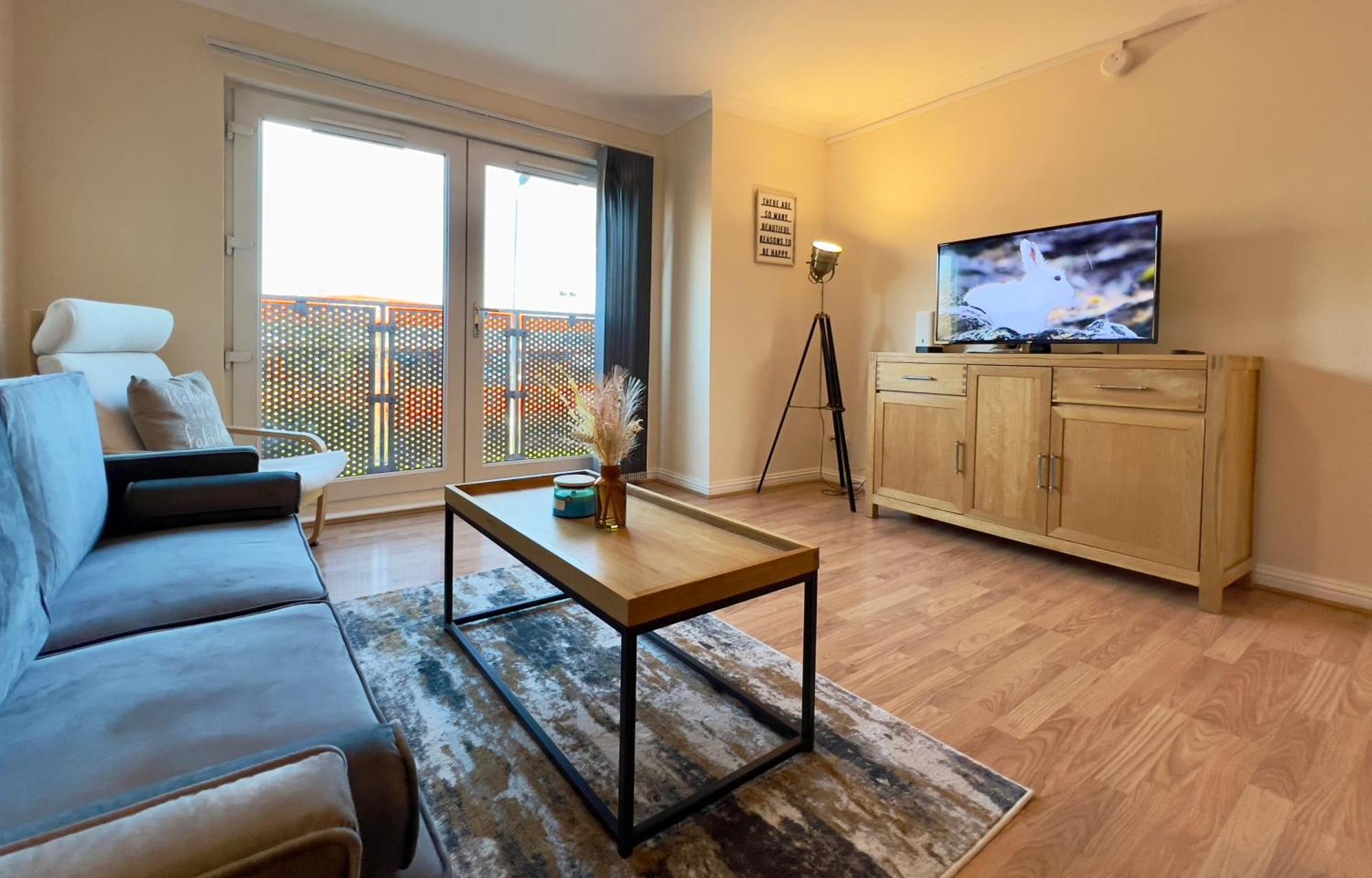 Sleek & Modern 2br - Easy Access To Centre Apartment