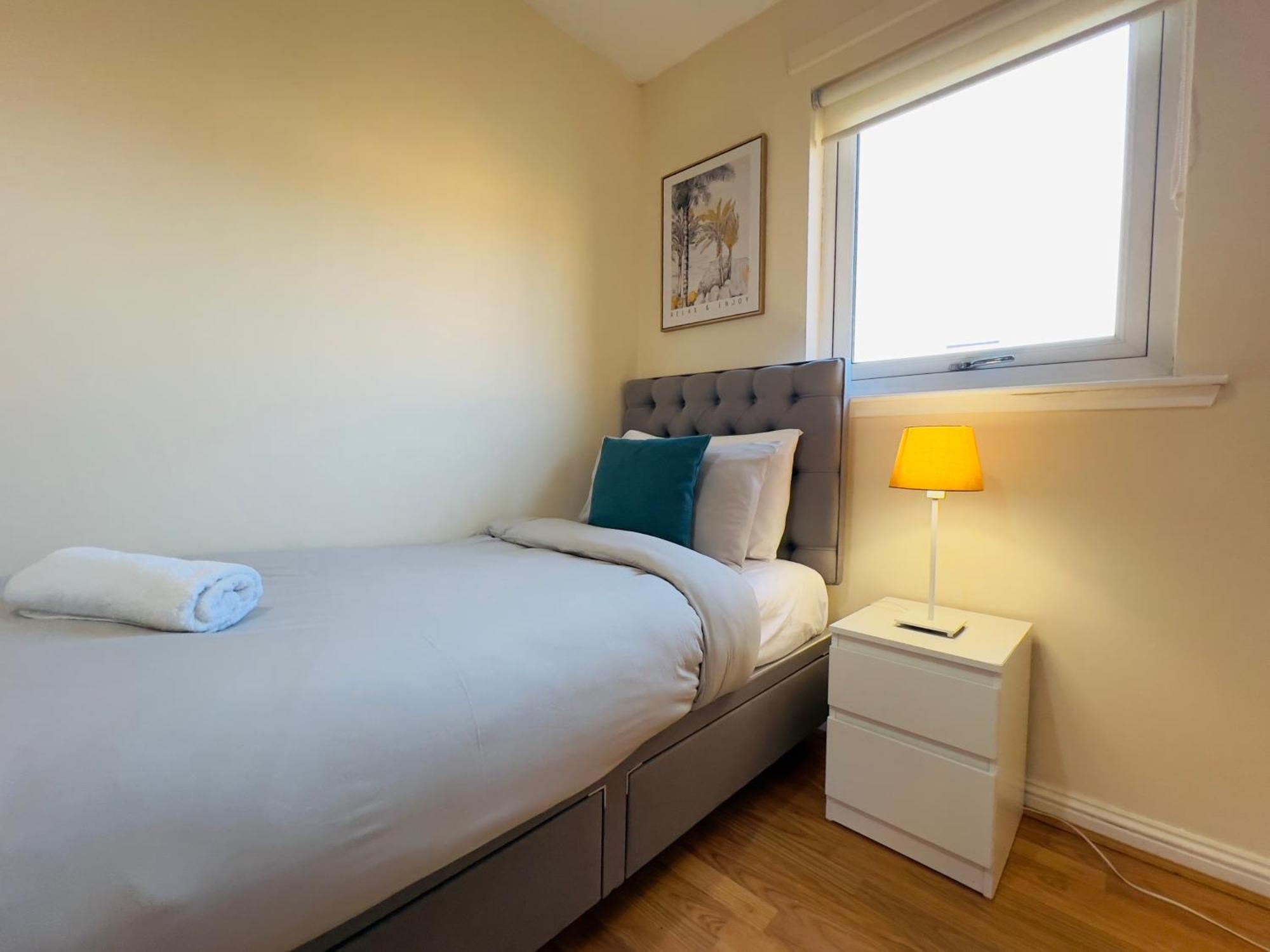 Sleek & Modern 2br - Easy Access To Centre Glasgow
