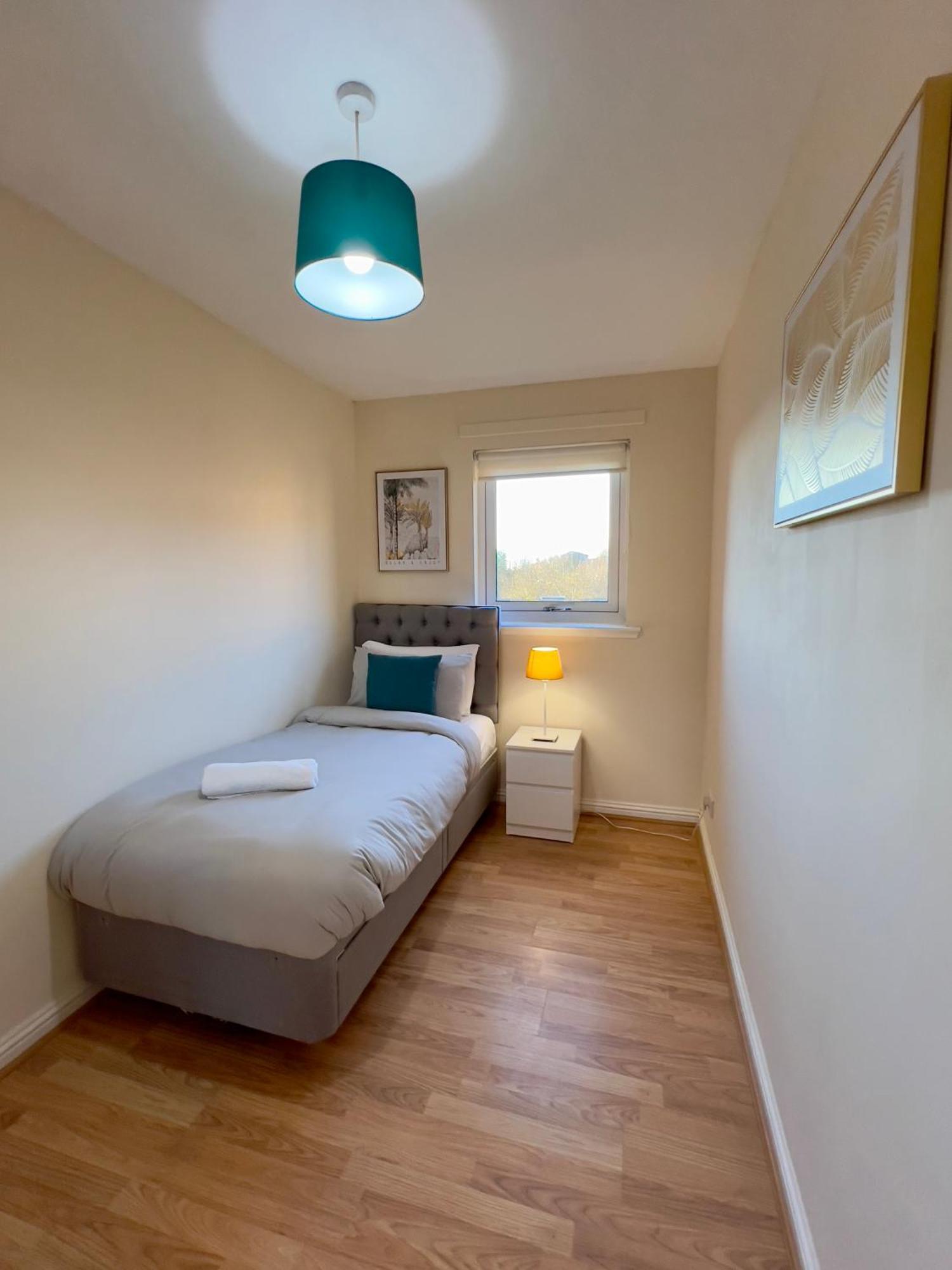 Sleek & Modern 2br - Easy Access To Centre Apartment