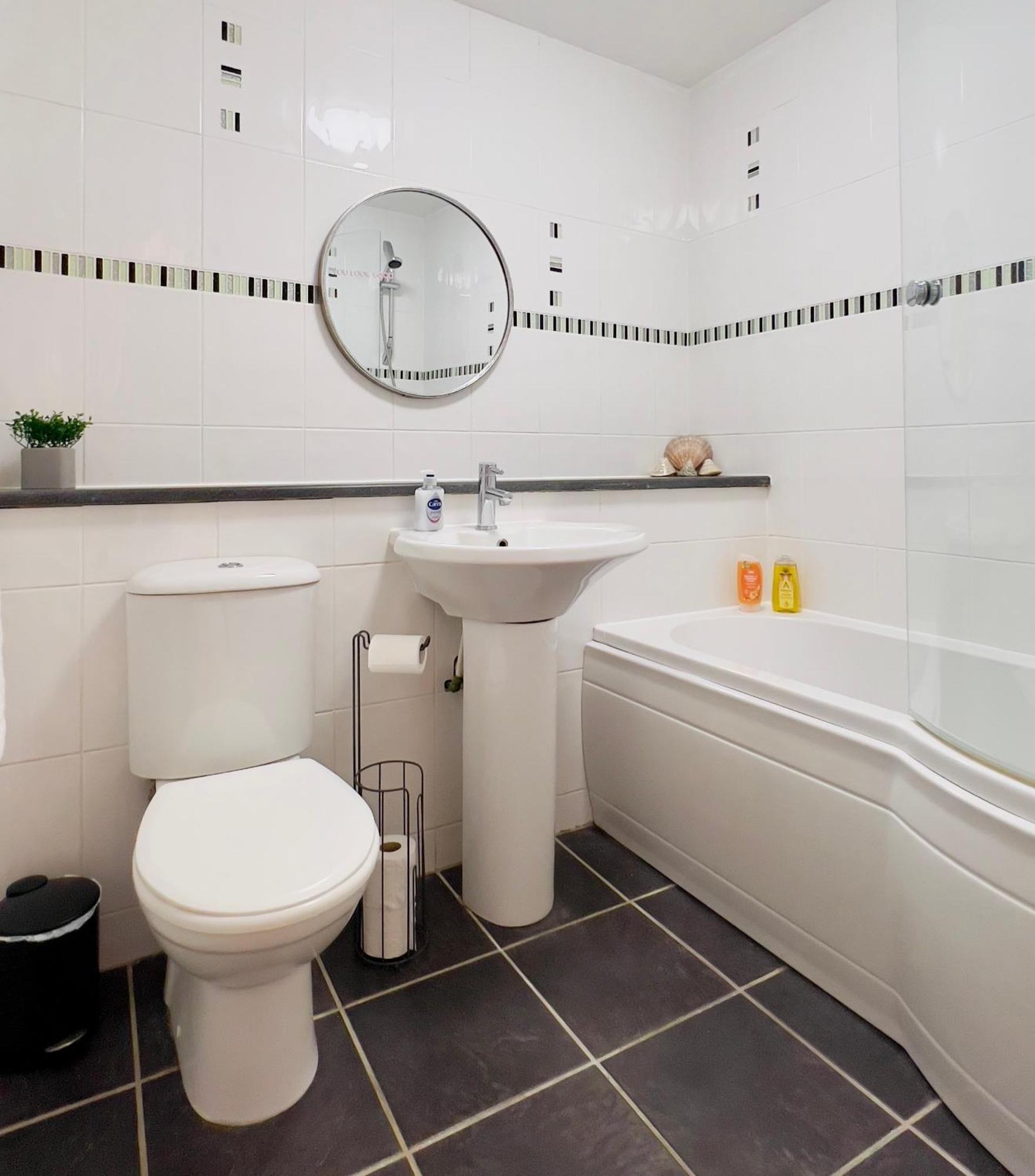 Sleek & Modern 2br - Easy Access To Centre Apartment
