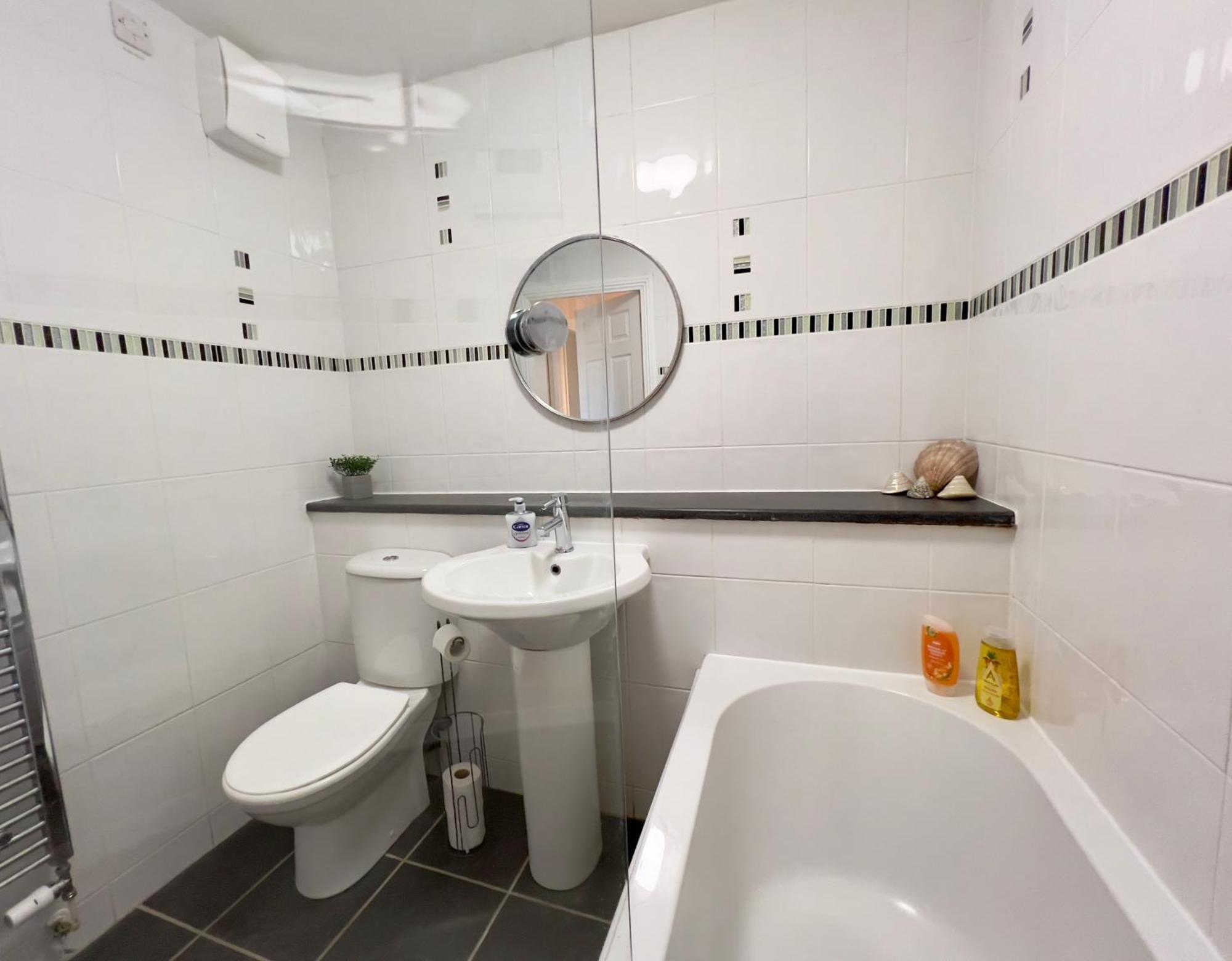 Apartment Sleek & Modern 2br - Easy Access To Centre