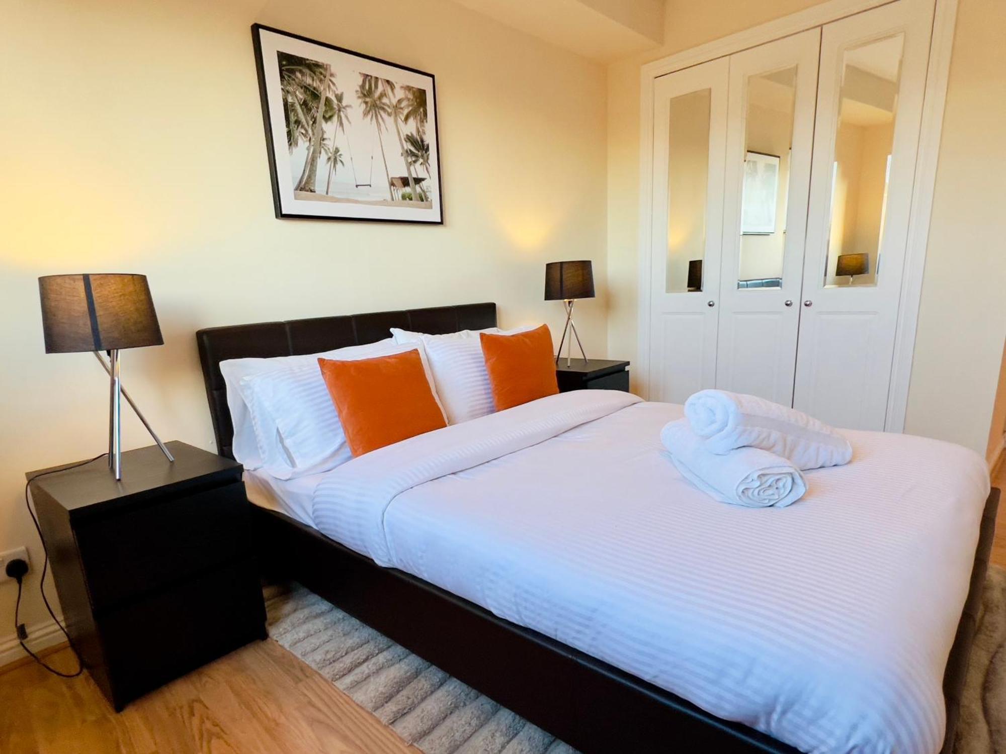 Apartment Sleek & Modern 2br - Easy Access To Centre *